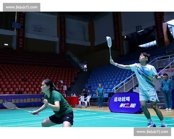 羽毛比赛精彩瞬间回顾：技巧与速度的极限对决，激烈比拼全程呈现
